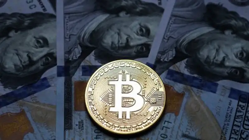 Курс биткоина за сутки вырос до $16,8 тысяч