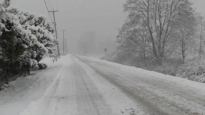 В Акмолинской области из-за метели закрыли часть республиканской трассы