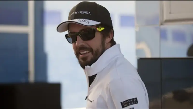 Алонсо: "Спустя 15 дней после аварии с Райкконеном мы продолжаем говорить об этом"