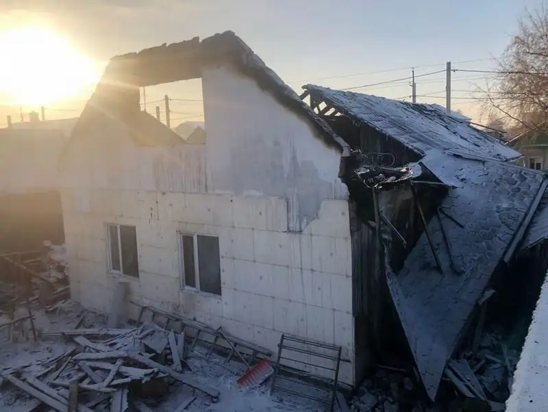 Школьник спас двухлетнюю сестру из горящего дома в Караганде, фото - Новости Zakon.kz от 04.03.2023 07:10