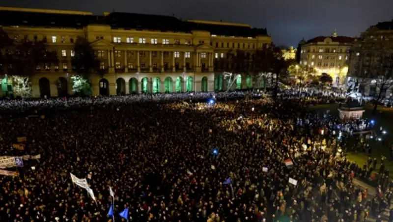 Венгрию захлестнула волна протестов против коррупции