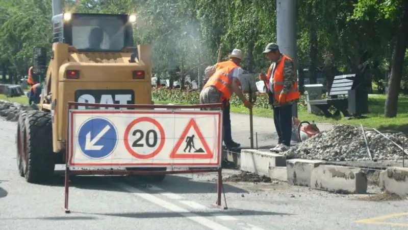В Астане участок улицы Жангельдина перекрыли на ремонт
