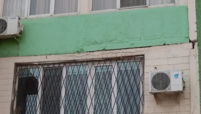 Актаусцы жалуются на разваливающиеся дома