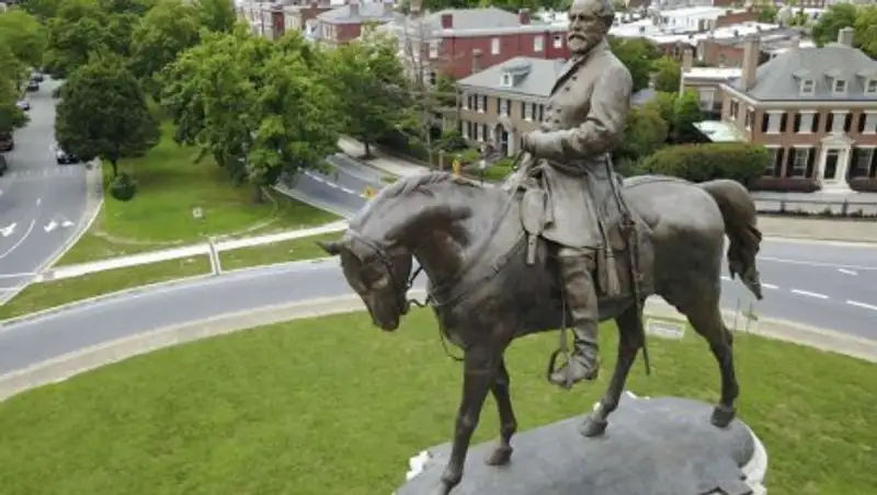 Опрос: большинство американцев выступает против сноса памятников конфедератам