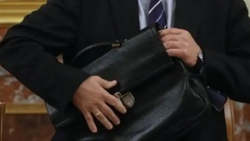 Аким сельского округа в ЗКО уволен за оскорбление посетительницы и пьянство на работе