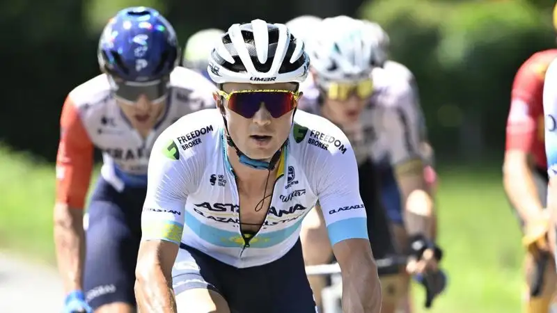 Два гонщика "Астаны" вошли в топ-10 на девятом этапе "Тур де Франс"