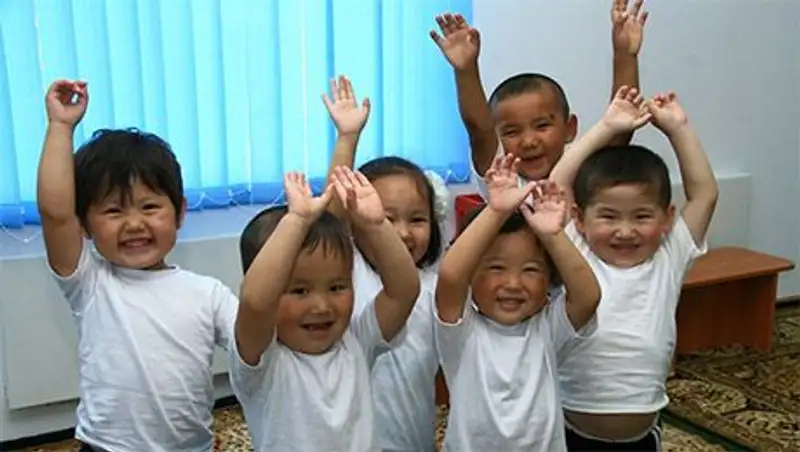 В РК усыновившим детей старше 1 года будут выплачиваться госпособия в размере 75 МРП