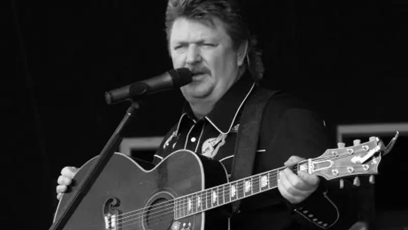 Звезда кантри Джо Диффи умер из-за осложнений от коронавируса