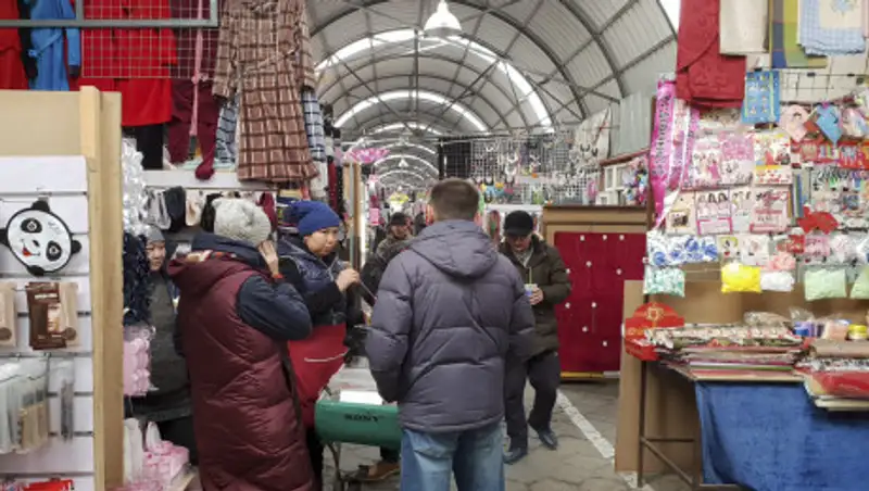 Почти 840 миллиардов тенге оставили казахстанцы в магазинах и на базарах в апреле