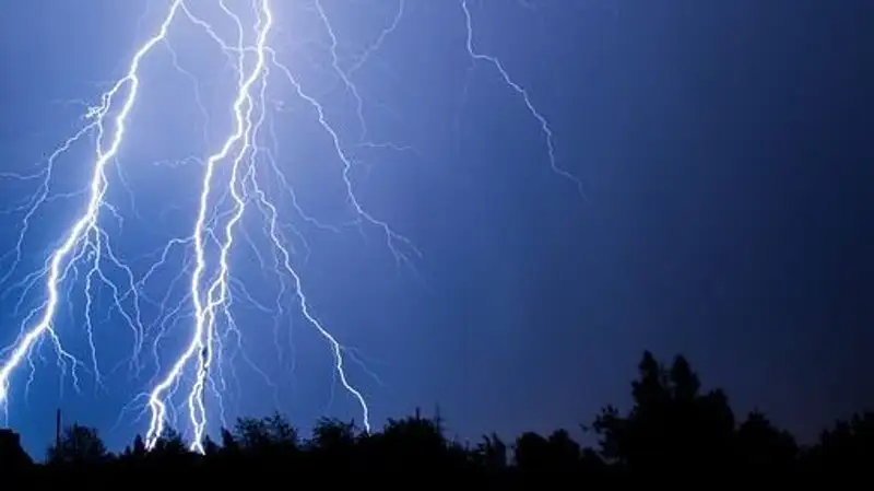 Пыльная буря, заморозки и гроза ожидаются в девяти областях Казахстана