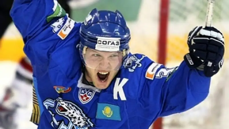 Шайба Кевина Даллмэна попала в ТОП-10 20-й недели в КХЛ