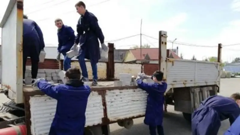 Жителям подтопленных домов в Павлодаре выдают стройматериалы