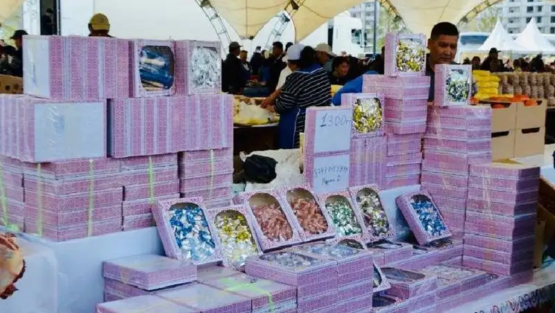 Конфеты на ярмарке от Кызылординской области, фото - Новости Zakon.kz от 10.09.2022 13:57