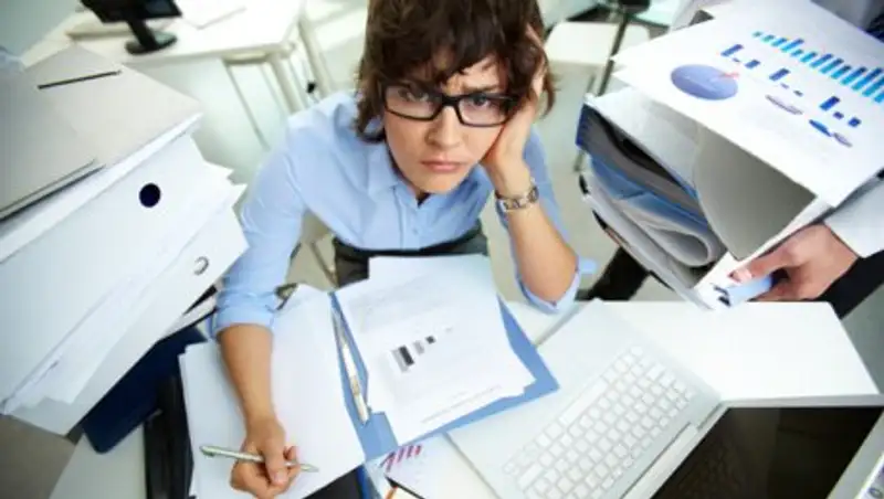 Казахстанский юрист предложил сократить рабочий день до 7 часов