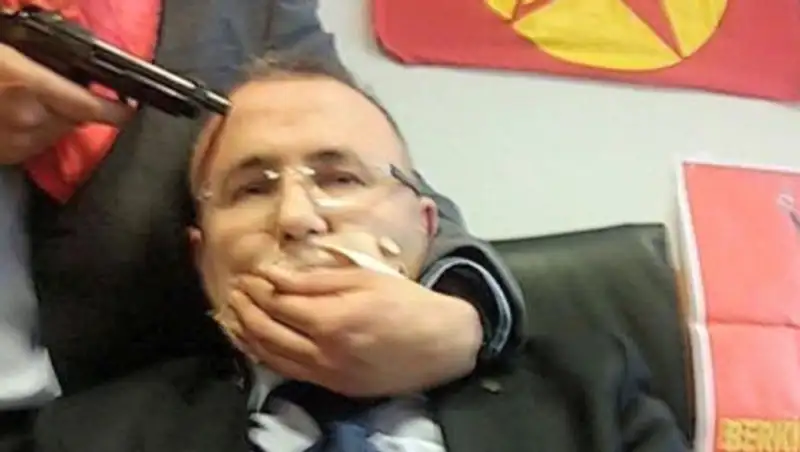 Прокурор, освобожденный в ходе штурма в Стамбуле, умер в больнице