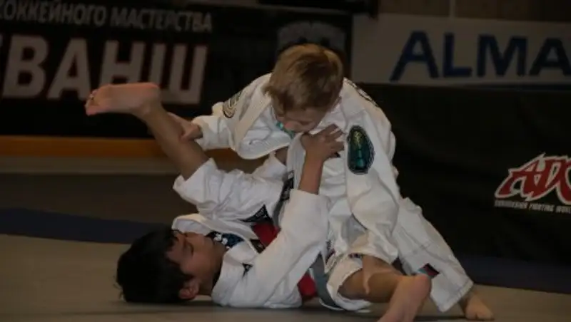 В Алматы меряются силами джитсеры