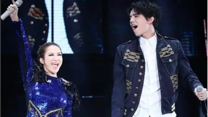 Димаш Кудайбергенов спел дуэтом со знаменитой дивой КоКо Ли