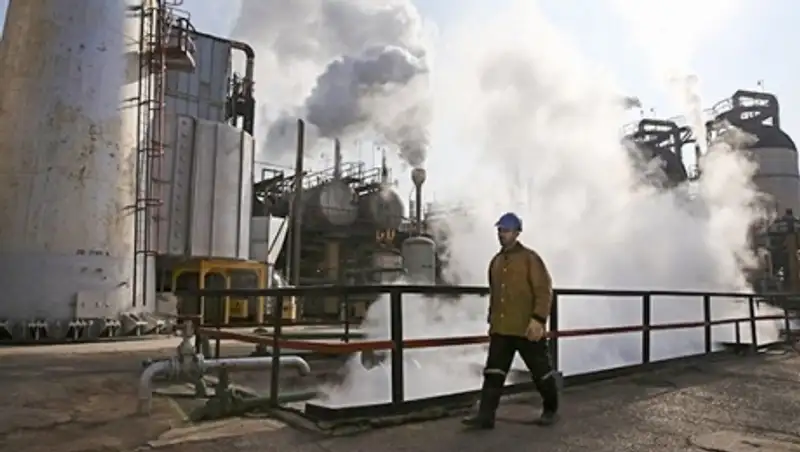 Нефть марки Brent упала ниже $28 за баррель после снятия санкций с Ирана 