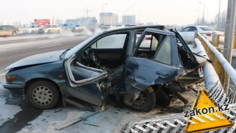 В Алматы на одном месте за полчаса произошло две аварии