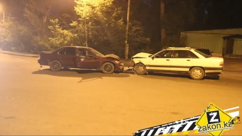 Мощное лобовое столкновение совершил водитель Ауди на "встречке" в Алматы