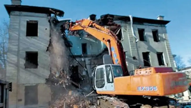 В Астане более 1800 семей переселят из аварийных домов