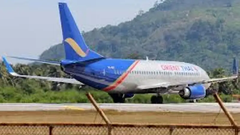 Таиландский пассажирский Boeing совершил экстренную посадку на юге Китая