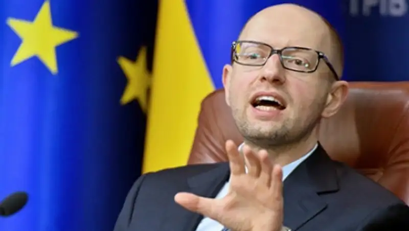 Яценюк пригрозил главе Минэнерго увольнением