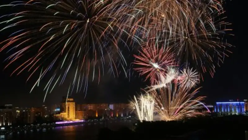 Праздничный салют запустили в честь Дня Астаны