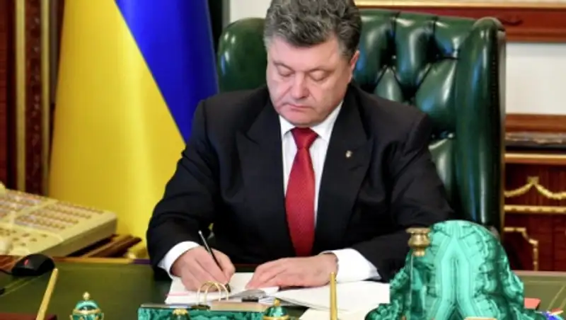 Азаров: Порошенко и Тимошенко способны добить Украину