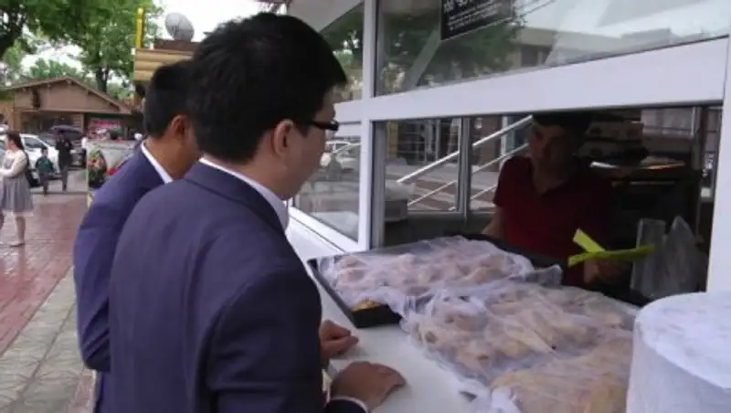 Продавцы мороженого в Шымкенте разбежались от проверяющих