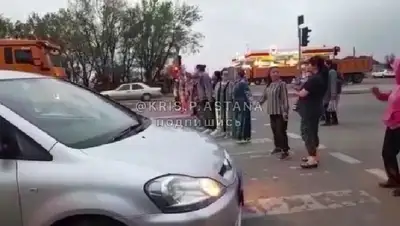 Нур-Султан, дорога, перекрытие, женщины, акимат, комментарий, фото - Новости Zakon.kz от 18.05.2022 12:55