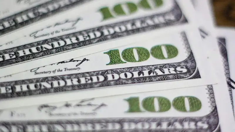 Курс доллара снова снизился на торгах
