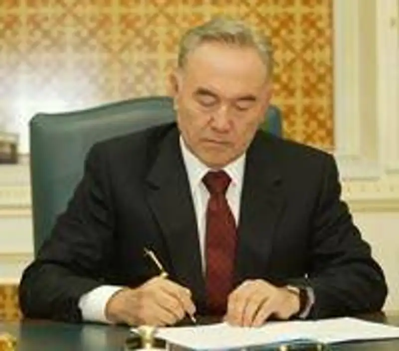  Глава государства подписал Закон , фото - Новости Zakon.kz от 30.11.2011 01:21