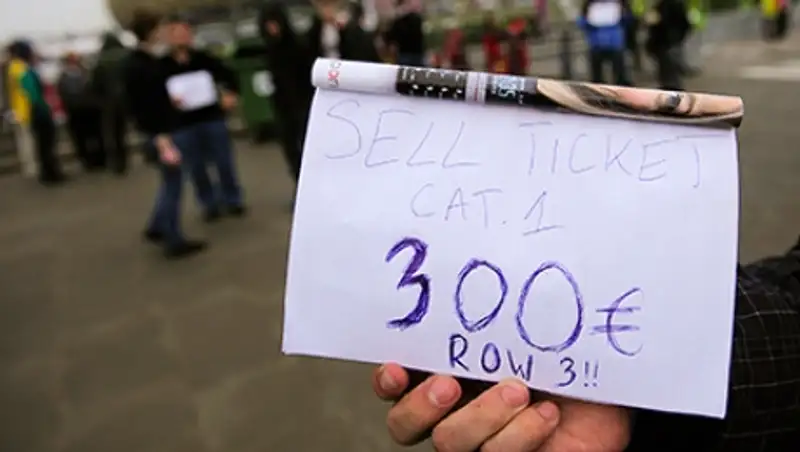 УЕФА официально одобрил спекуляцию билетами на ЧЕ-2016