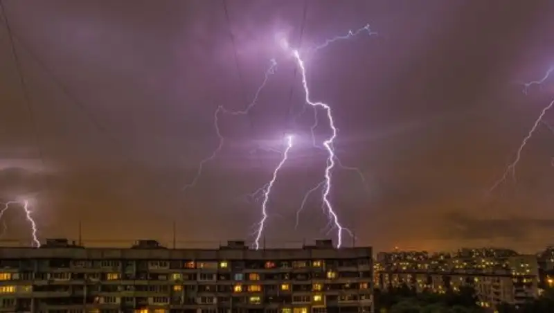 В двух областях Казахстана объявлено штормовое предупреждение