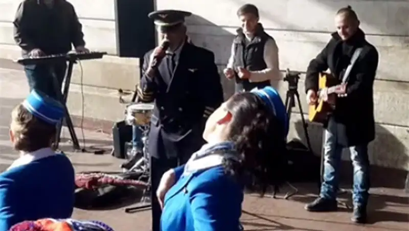 Вахтанга Кикабидзе заметили поющим в киевском подземном переходе