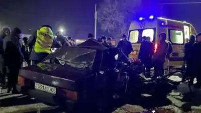 В Алматинской области водитель и пассажир "жигули" погибли при столкновении с грузовиком, фото - Новости Zakon.kz от 03.12.2022 16:05