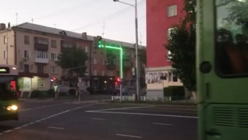 В Усть-Каменогорске появился первый модернизированный светофор