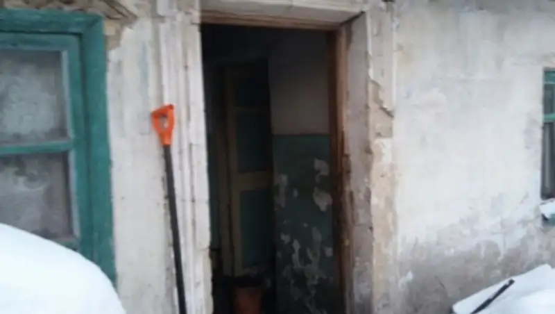 Замерзший в Караганде ребенок жил в непригодном для жилья доме