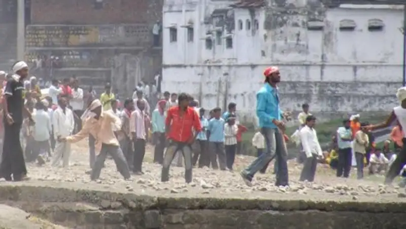 В Индии более 460 человек пострадали на фестивале метания камней