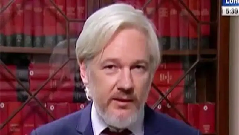 Пообедать с Ассанжем: торги начинаются с 50 тысяч долларов