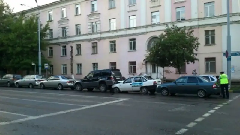 В Усть-Каменогорске столкнулись шесть автомобилей