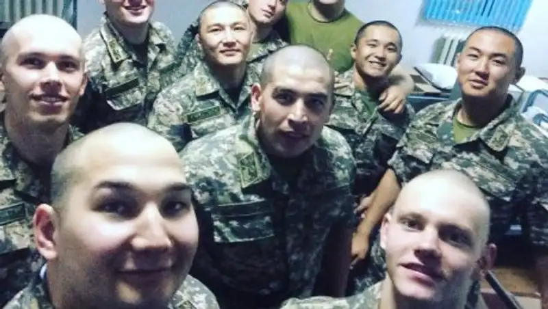 Тафгай "Барыса" Дамир Рыспаев проходит службу в армии