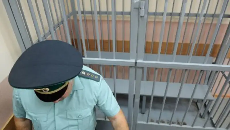 В московском суде шесть человек вскрыли себе вены