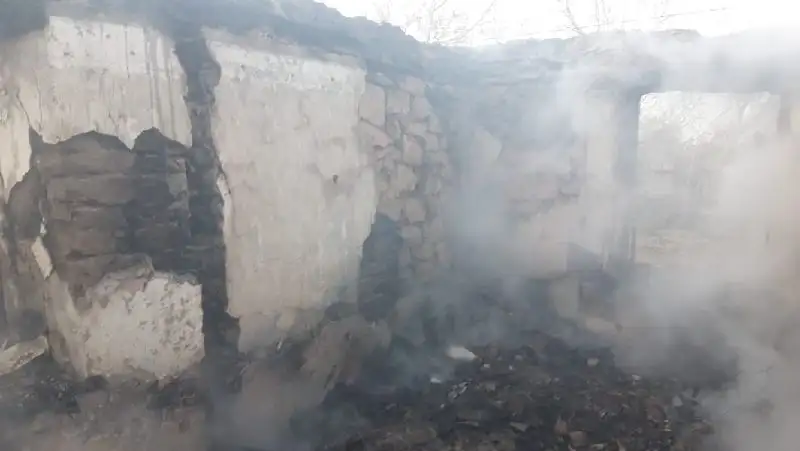 пожар в селе на севере Казахстана, погибли 4 человека, фото - Новости Zakon.kz от 29.04.2022 15:44