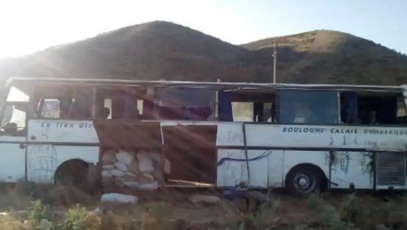 Полный пассажиров автобус опрокинулся на трассе Алматы - Усть-Каменогорск