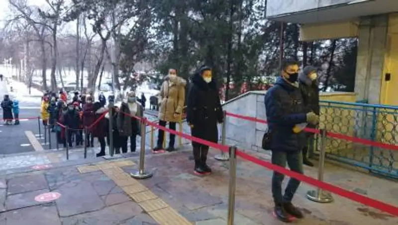 В Алматы началось ЕНТ для учащихся выпускных классов