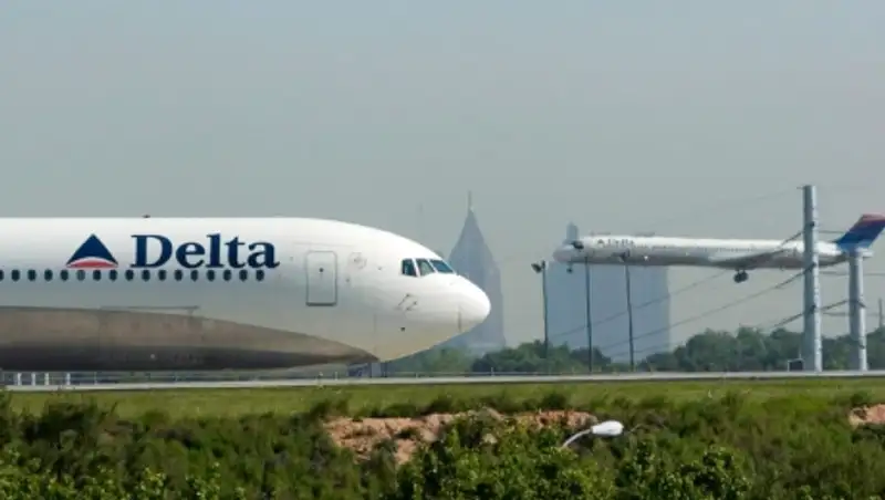 США продлили запрет на полеты в аэропорты Симферополя и Днепропетровска