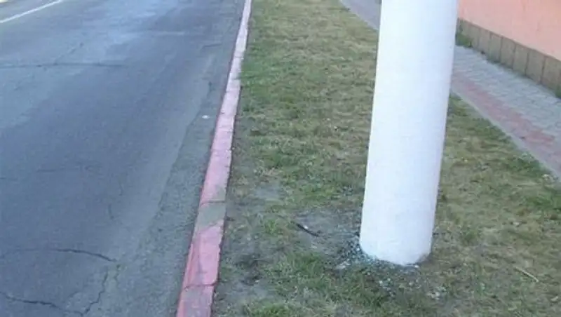 Костанаец получил 45 суток ареста за столкновение со столбом