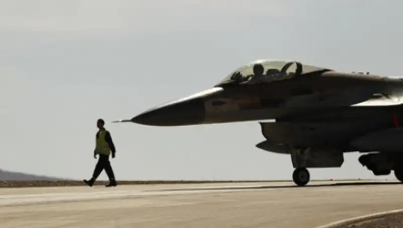 Российский Ил-20 пропал у авиабазы Хмеймим в Сирии